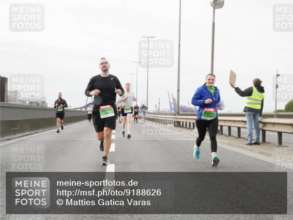 03.10.2025 - Köhlbrandbrückenlauf Matties Gatica Varas http://msf.ph/oto/9188626 03.10.2025 15:54:59 Position 3  meine-sportfotos.de