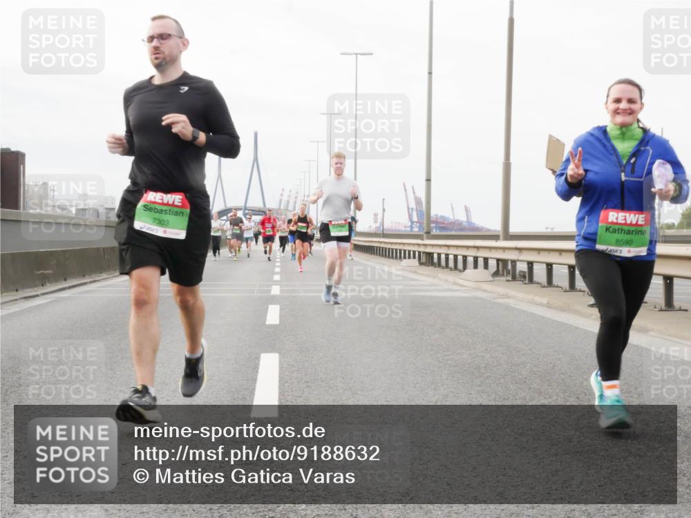 03.10.2025 - Köhlbrandbrückenlauf Matties Gatica Varas http://msf.ph/oto/9188632 03.10.2025 15:55:00 Position 3 7303, 8592 meine-sportfotos.de
