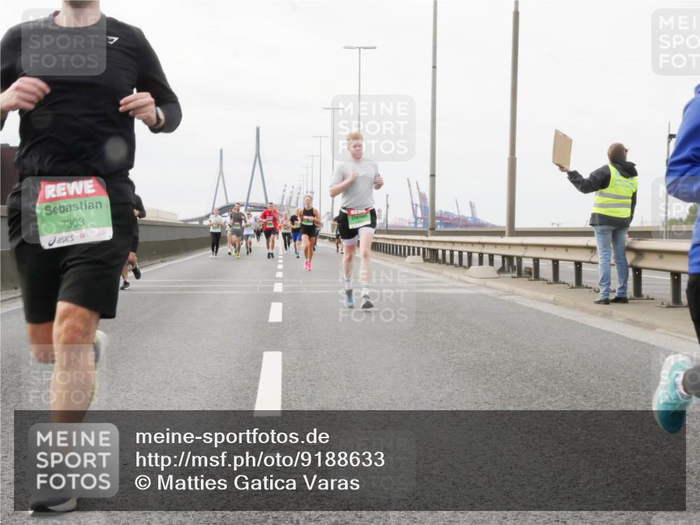 03.10.2025 - Köhlbrandbrückenlauf Matties Gatica Varas http://msf.ph/oto/9188633 03.10.2025 15:55:01 Position 3 7303 meine-sportfotos.de