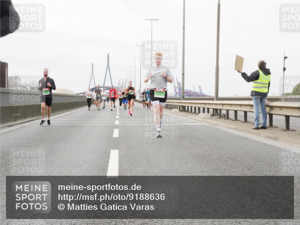 03.10.2025 - Köhlbrandbrückenlauf Matties Gatica Varas http://msf.ph/oto/9188636 03.10.2025 15:55:01 Position 3  meine-sportfotos.de