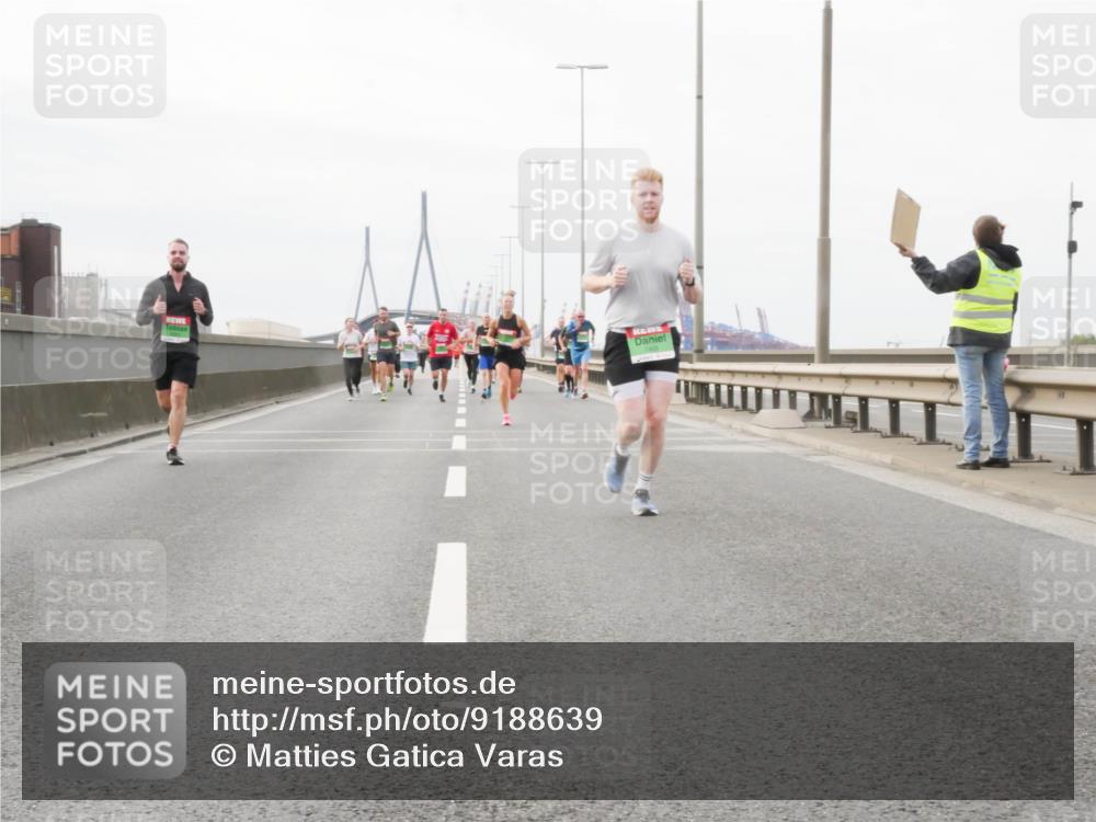 03.10.2025 - Köhlbrandbrückenlauf Matties Gatica Varas http://msf.ph/oto/9188639 03.10.2025 15:55:02 Position 3  meine-sportfotos.de
