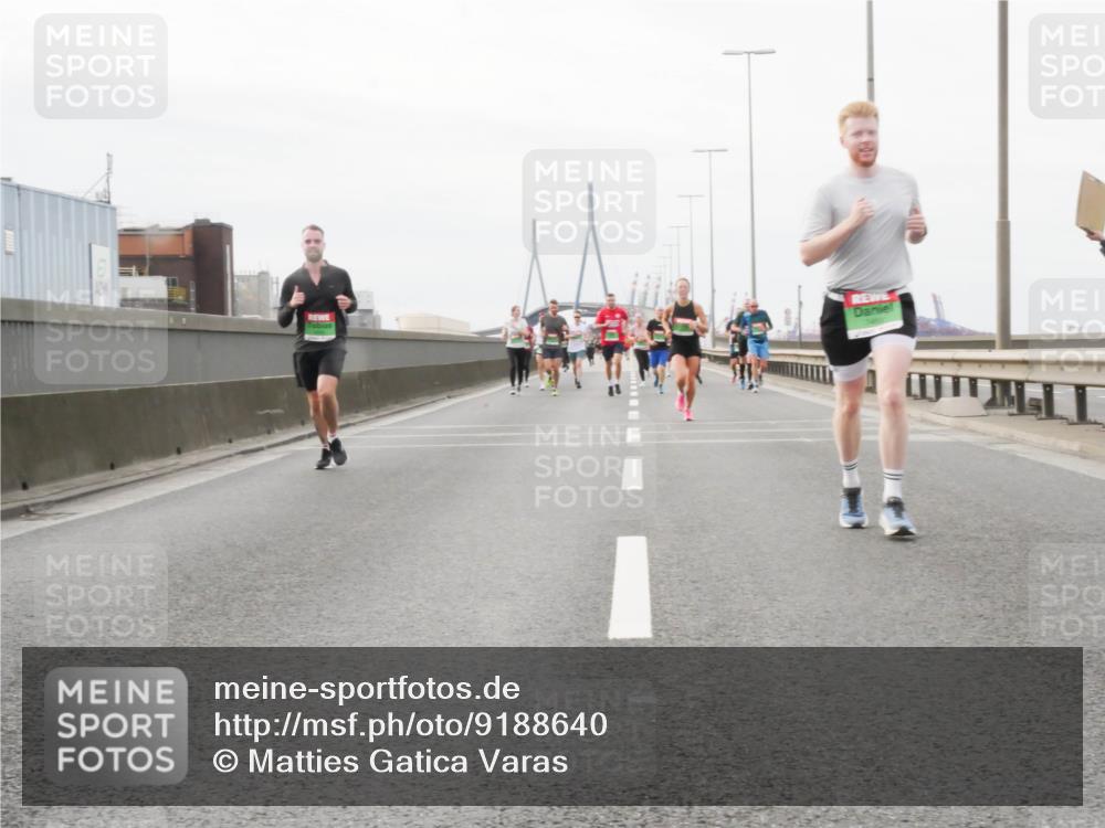 03.10.2025 - Köhlbrandbrückenlauf Matties Gatica Varas http://msf.ph/oto/9188640 03.10.2025 15:55:02 Position 3  meine-sportfotos.de
