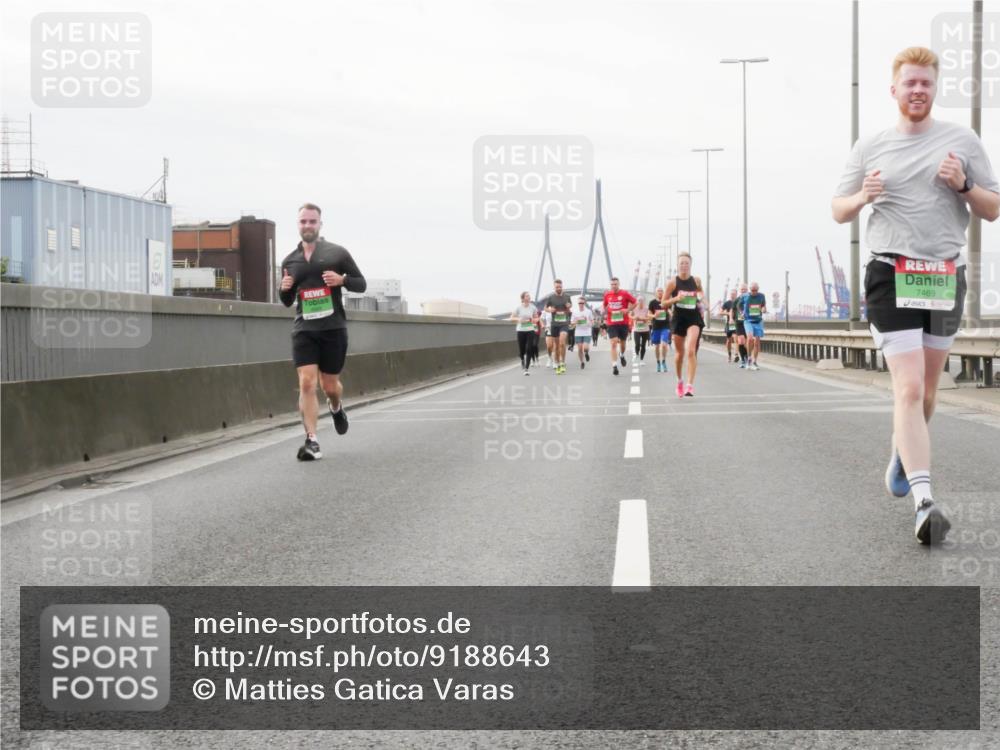 03.10.2025 - Köhlbrandbrückenlauf Matties Gatica Varas http://msf.ph/oto/9188643 03.10.2025 15:55:03 Position 3 7469 meine-sportfotos.de