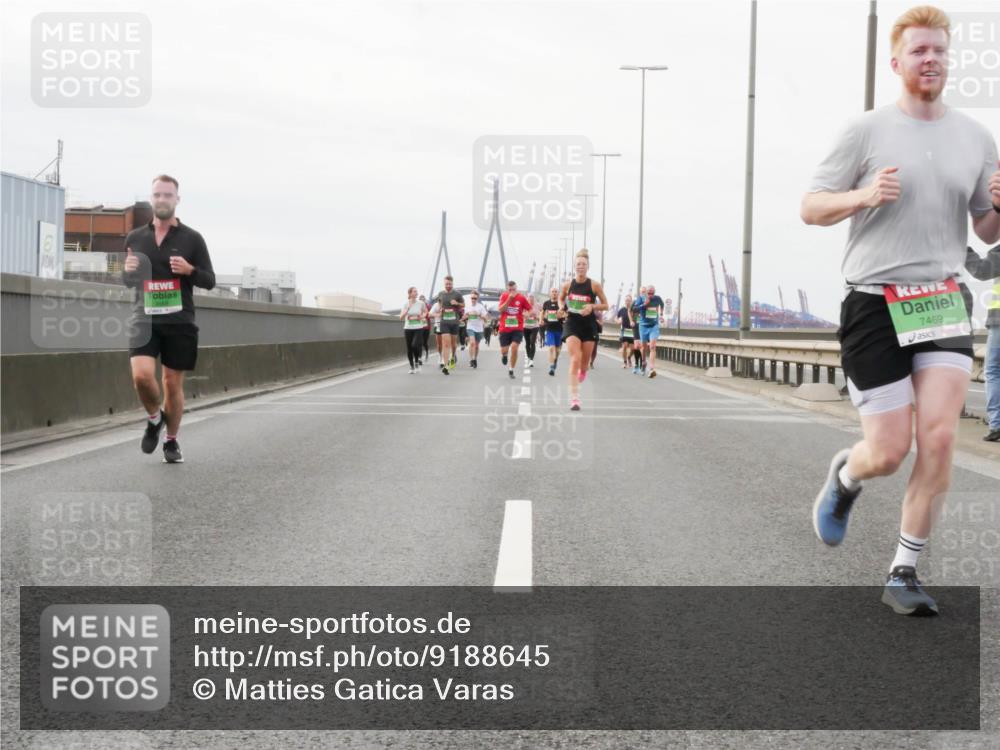 03.10.2025 - Köhlbrandbrückenlauf Matties Gatica Varas http://msf.ph/oto/9188645 03.10.2025 15:55:03 Position 3 7469 meine-sportfotos.de