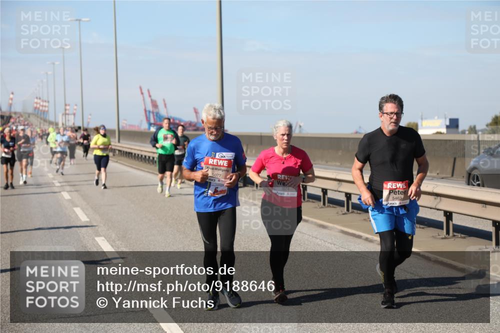 03.10.2025 - Köhlbrandbrückenlauf Yannick Fuchs http://msf.ph/oto/9188646 03.10.2025 12:08:01 Position 3 5077, 5074, 5463 meine-sportfotos.de