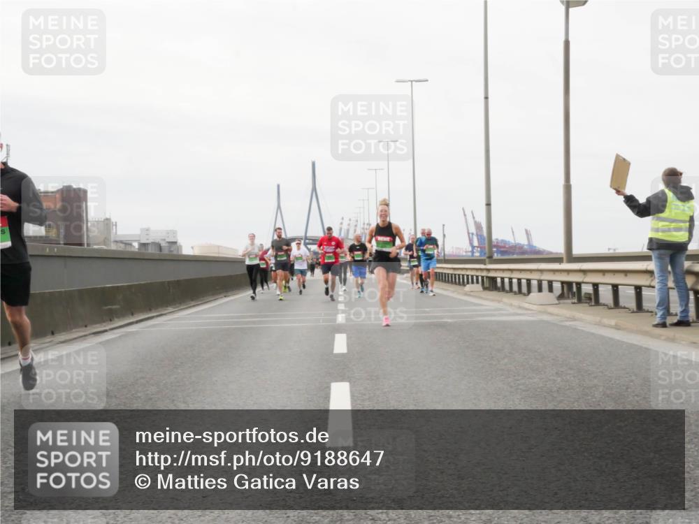 03.10.2025 - Köhlbrandbrückenlauf Matties Gatica Varas http://msf.ph/oto/9188647 03.10.2025 15:55:04 Position 3  meine-sportfotos.de