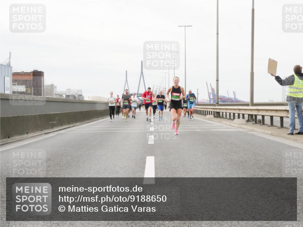 03.10.2025 - Köhlbrandbrückenlauf Matties Gatica Varas http://msf.ph/oto/9188650 03.10.2025 15:55:04 Position 3  meine-sportfotos.de