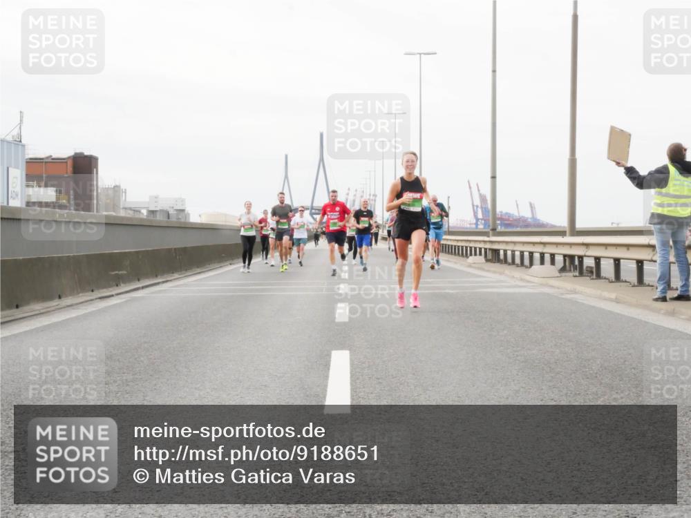 03.10.2025 - Köhlbrandbrückenlauf Matties Gatica Varas http://msf.ph/oto/9188651 03.10.2025 15:55:05 Position 3  meine-sportfotos.de