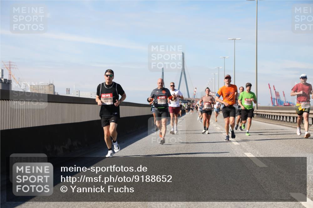 03.10.2025 - Köhlbrandbrückenlauf Yannick Fuchs http://msf.ph/oto/9188652 03.10.2025 11:47:56 Position 3 5245 meine-sportfotos.de