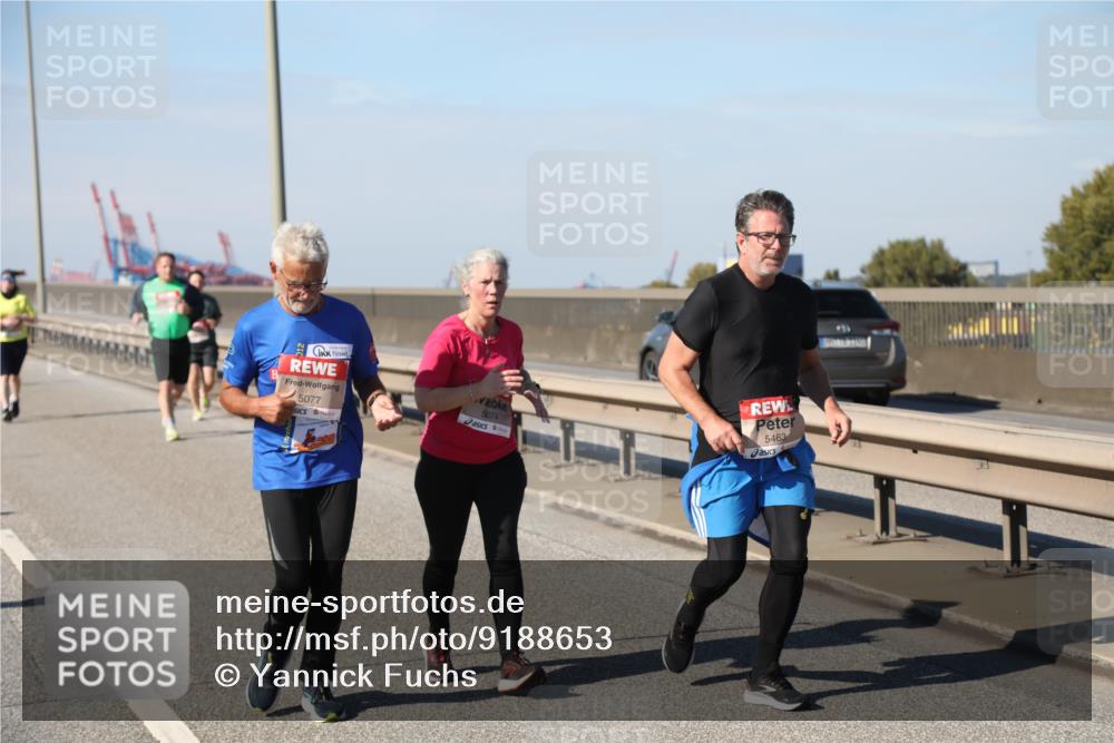 03.10.2025 - Köhlbrandbrückenlauf Yannick Fuchs http://msf.ph/oto/9188653 03.10.2025 12:08:01 Position 3 5074, 5463, 5077 meine-sportfotos.de