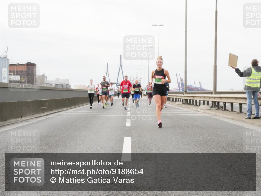 03.10.2025 - Köhlbrandbrückenlauf Matties Gatica Varas http://msf.ph/oto/9188654 03.10.2025 15:55:05 Position 3  meine-sportfotos.de