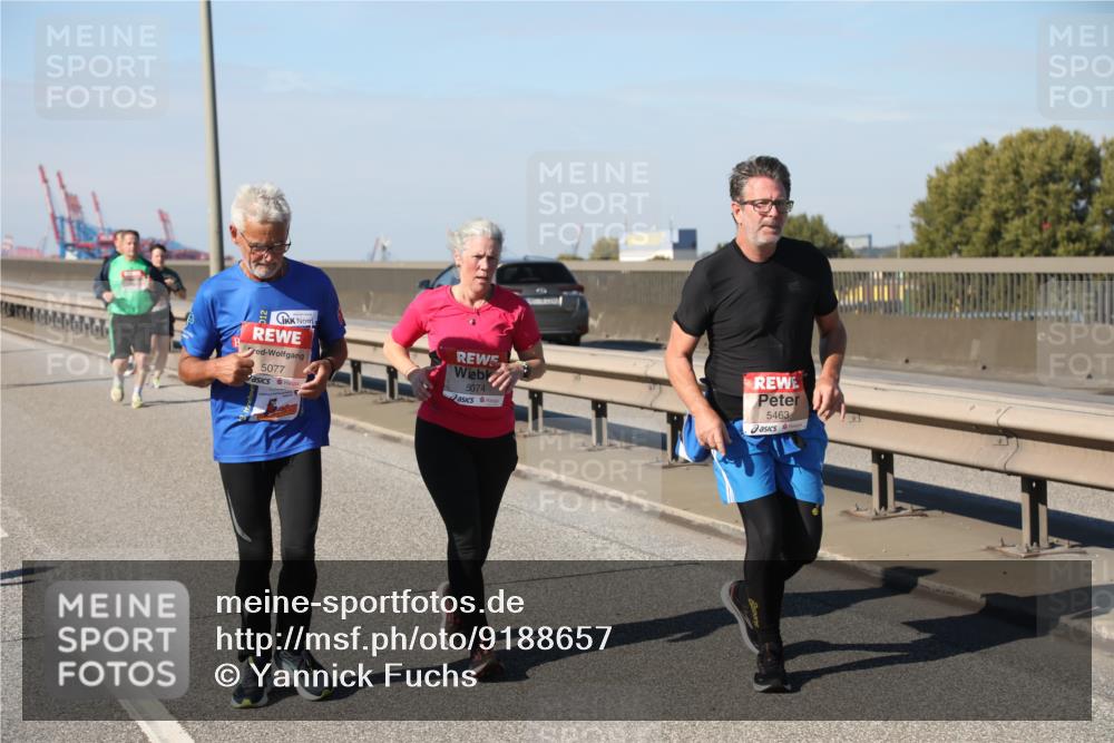 03.10.2025 - Köhlbrandbrückenlauf Yannick Fuchs http://msf.ph/oto/9188657 03.10.2025 12:08:01 Position 3 12, 5077, 5074, 5463 meine-sportfotos.de