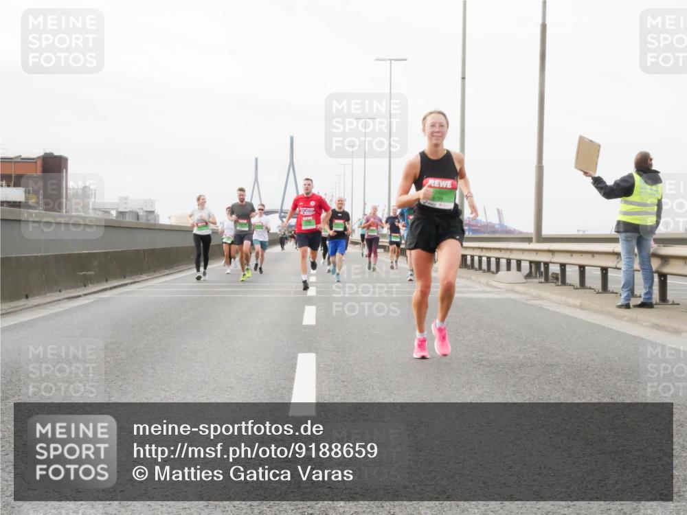 03.10.2025 - Köhlbrandbrückenlauf Matties Gatica Varas http://msf.ph/oto/9188659 03.10.2025 15:55:06 Position 3 9739 meine-sportfotos.de