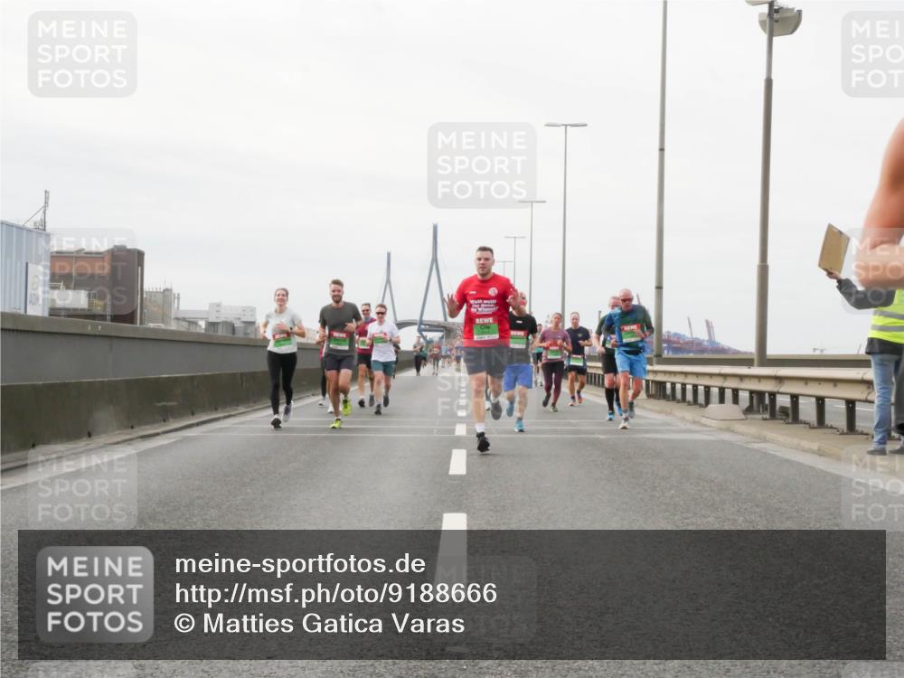 03.10.2025 - Köhlbrandbrückenlauf Matties Gatica Varas http://msf.ph/oto/9188666 03.10.2025 15:55:08 Position 3  meine-sportfotos.de