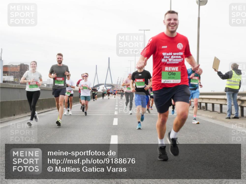 03.10.2025 - Köhlbrandbrückenlauf Matties Gatica Varas http://msf.ph/oto/9188676 03.10.2025 15:55:10 Position 3 9334 meine-sportfotos.de
