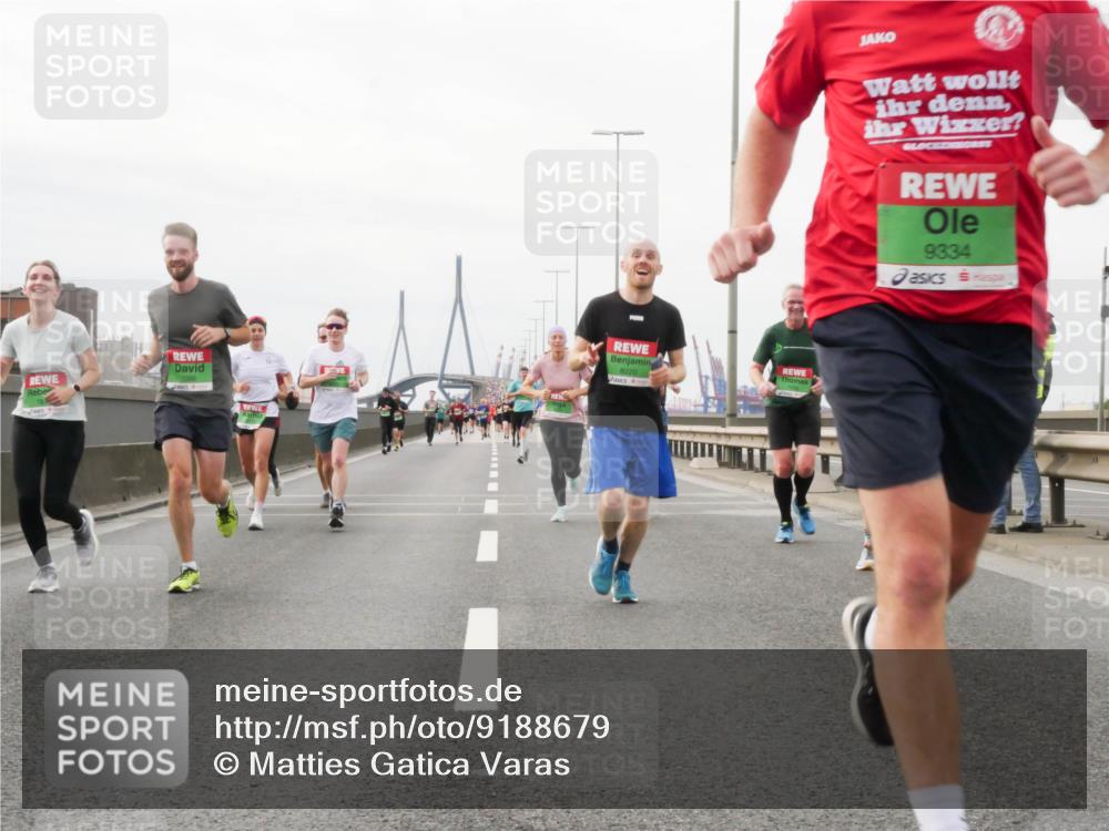 03.10.2025 - Köhlbrandbrückenlauf Matties Gatica Varas http://msf.ph/oto/9188679 03.10.2025 15:55:11 Position 3 8220, 9334 meine-sportfotos.de