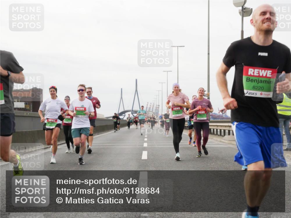 03.10.2025 - Köhlbrandbrückenlauf Matties Gatica Varas http://msf.ph/oto/9188684 03.10.2025 15:55:12 Position 3 8220 meine-sportfotos.de