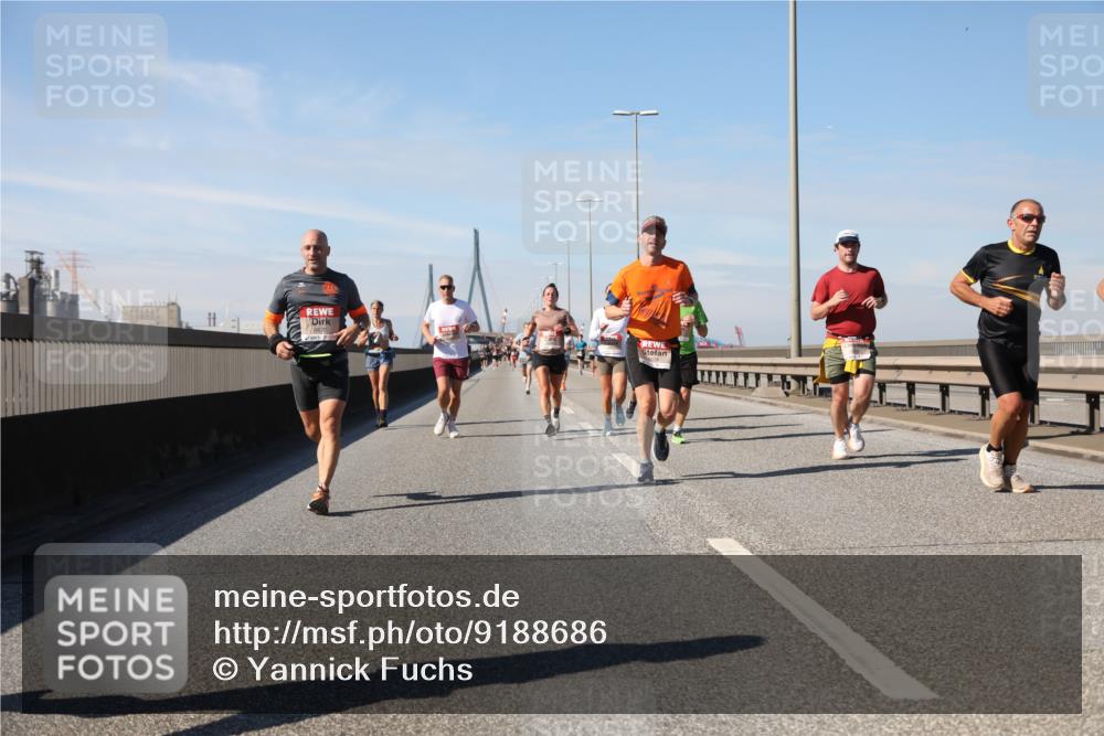 03.10.2025 - Köhlbrandbrückenlauf Yannick Fuchs http://msf.ph/oto/9188686 03.10.2025 11:47:58 Position 3 5670 meine-sportfotos.de