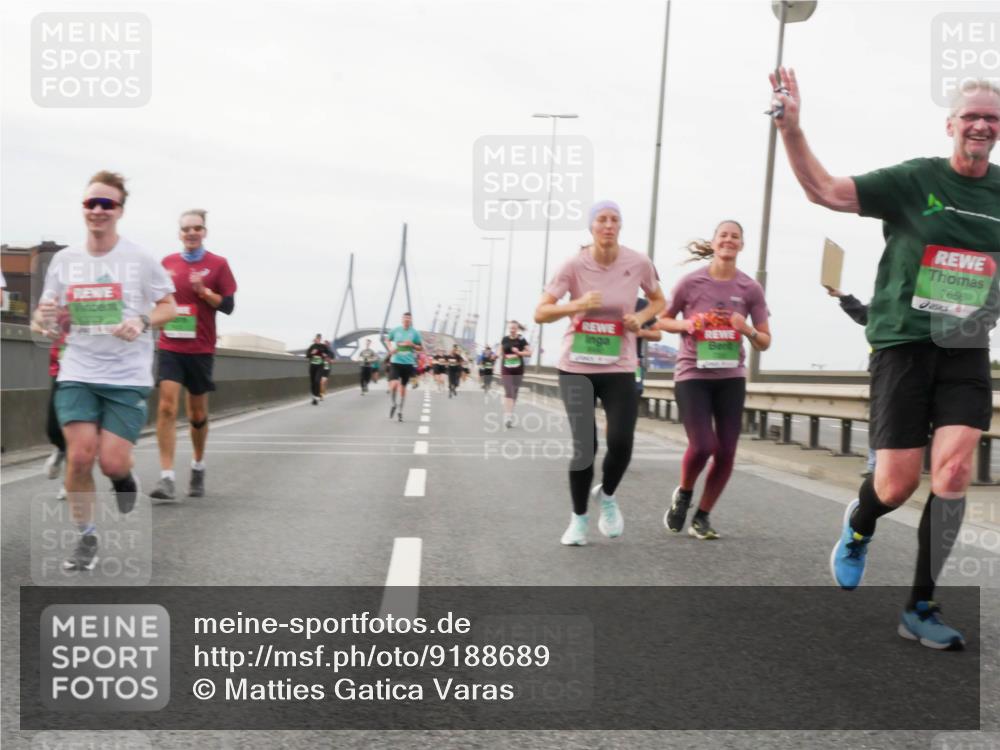 03.10.2025 - Köhlbrandbrückenlauf Matties Gatica Varas http://msf.ph/oto/9188689 03.10.2025 15:55:13 Position 3 7656 meine-sportfotos.de