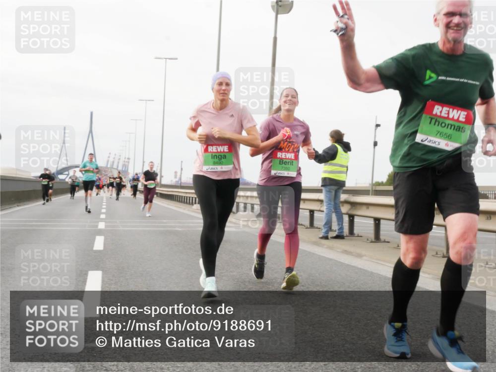 03.10.2025 - Köhlbrandbrückenlauf Matties Gatica Varas http://msf.ph/oto/9188691 03.10.2025 15:55:14 Position 3 8490, 7350, 7656 meine-sportfotos.de