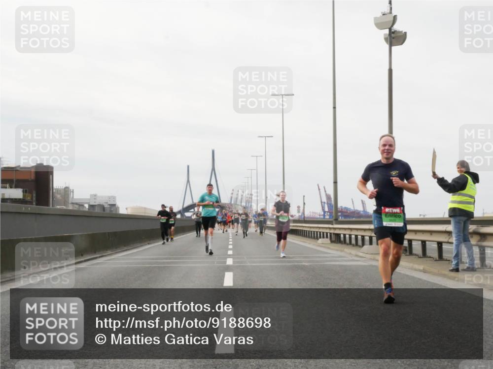 03.10.2025 - Köhlbrandbrückenlauf Matties Gatica Varas http://msf.ph/oto/9188698 03.10.2025 15:55:15 Position 3  meine-sportfotos.de