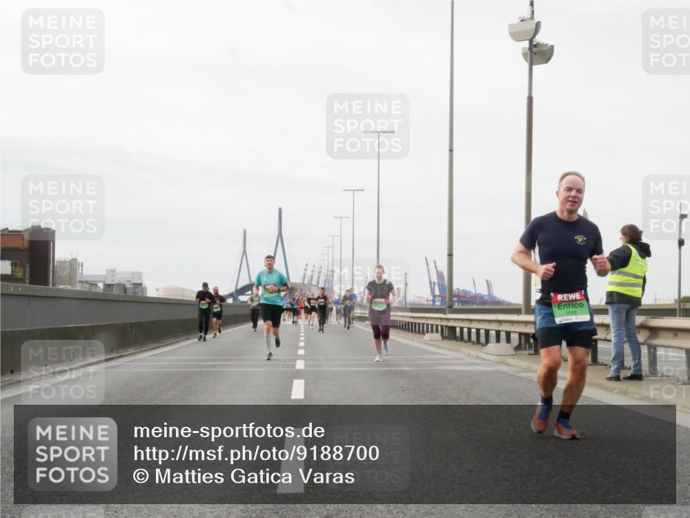 03.10.2025 - Köhlbrandbrückenlauf Matties Gatica Varas http://msf.ph/oto/9188700 03.10.2025 15:55:16 Position 3 9628 meine-sportfotos.de