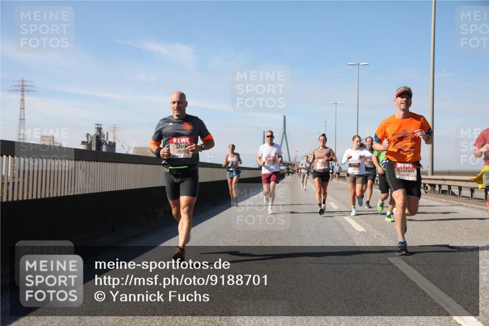 03.10.2025 - Köhlbrandbrückenlauf Yannick Fuchs http://msf.ph/oto/9188701 03.10.2025 11:47:59 Position 3 5670, 6038 meine-sportfotos.de