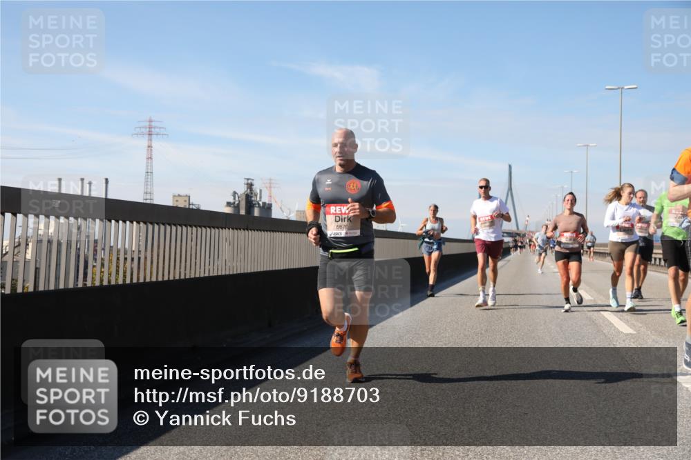 03.10.2025 - Köhlbrandbrückenlauf Yannick Fuchs http://msf.ph/oto/9188703 03.10.2025 11:47:59 Position 3 1300, 5670 meine-sportfotos.de