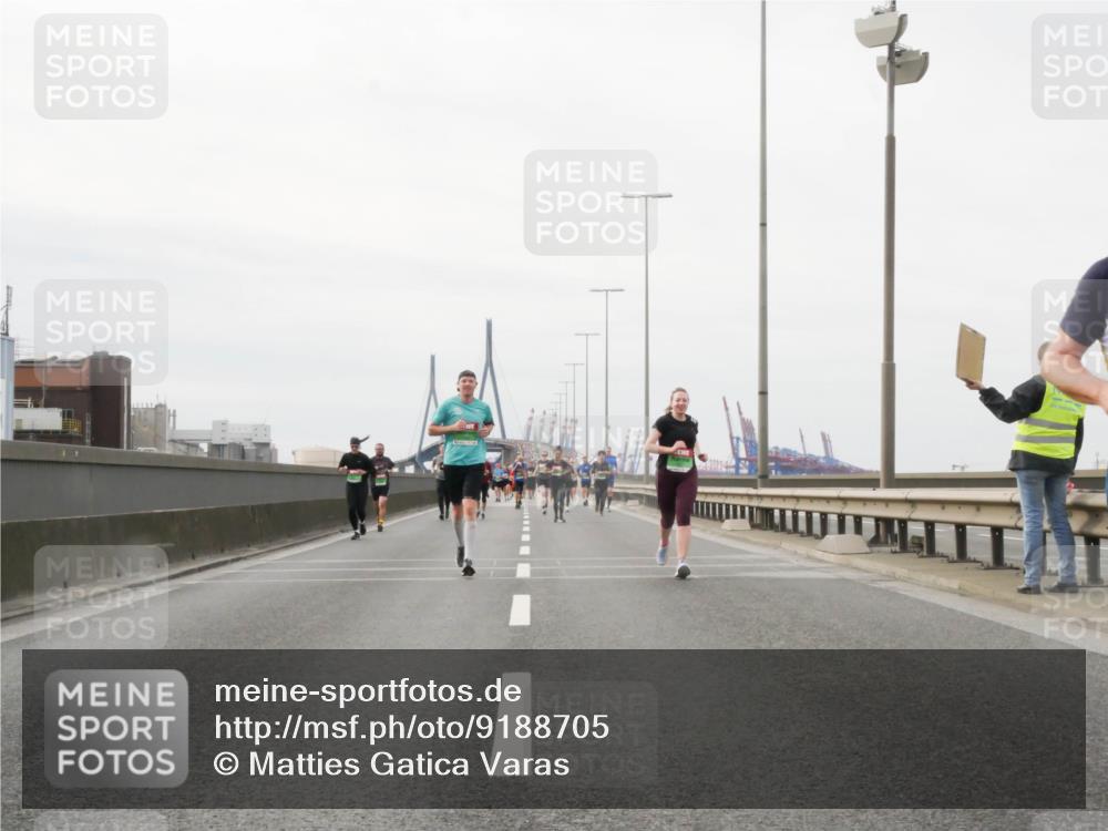 03.10.2025 - Köhlbrandbrückenlauf Matties Gatica Varas http://msf.ph/oto/9188705 03.10.2025 15:55:17 Position 3  meine-sportfotos.de