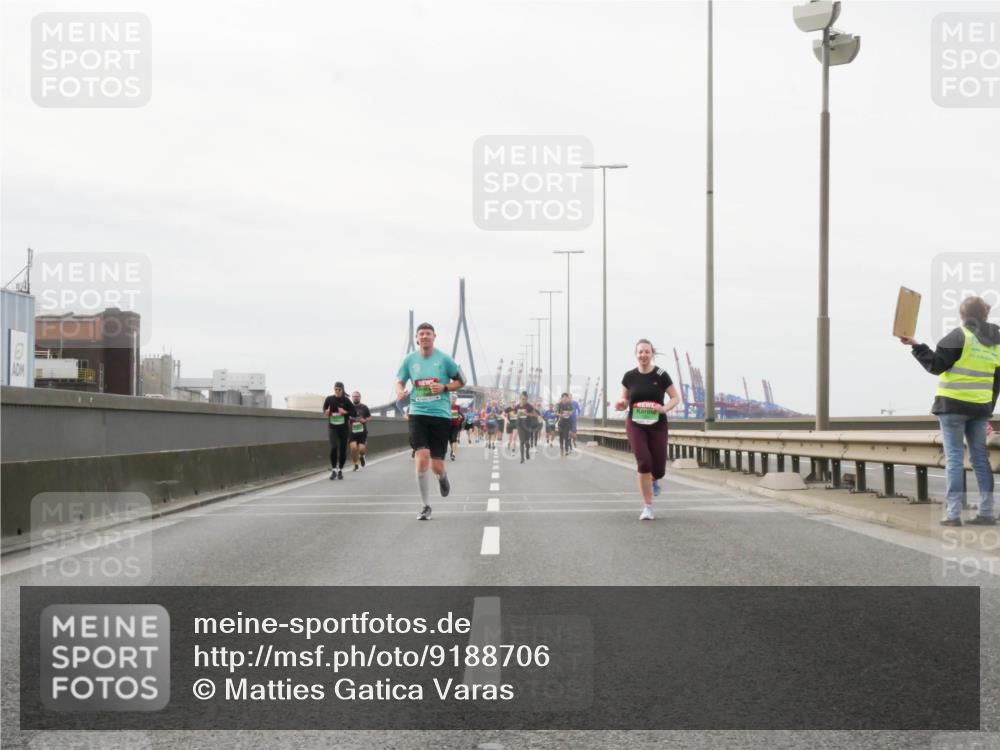 03.10.2025 - Köhlbrandbrückenlauf Matties Gatica Varas http://msf.ph/oto/9188706 03.10.2025 15:55:17 Position 3  meine-sportfotos.de