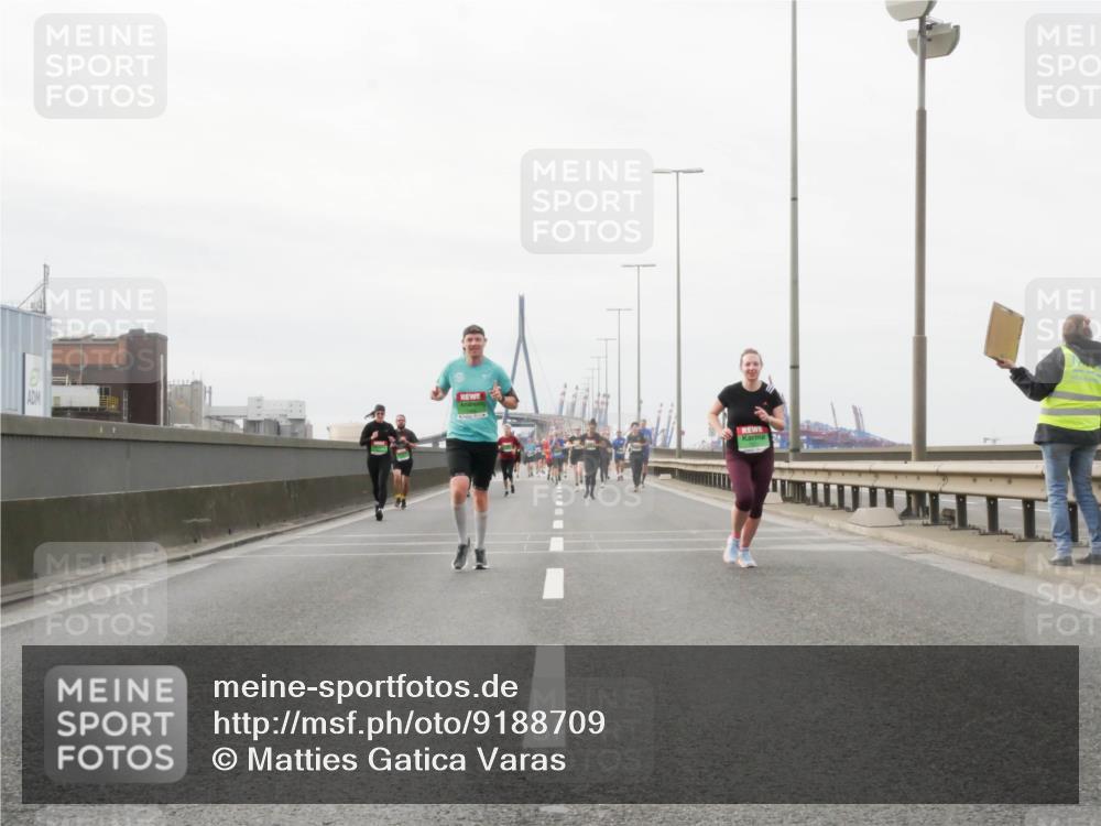 03.10.2025 - Köhlbrandbrückenlauf Matties Gatica Varas http://msf.ph/oto/9188709 03.10.2025 15:55:18 Position 3  meine-sportfotos.de
