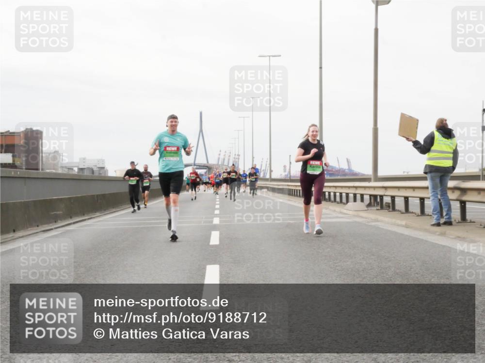 03.10.2025 - Köhlbrandbrückenlauf Matties Gatica Varas http://msf.ph/oto/9188712 03.10.2025 15:55:18 Position 3  meine-sportfotos.de