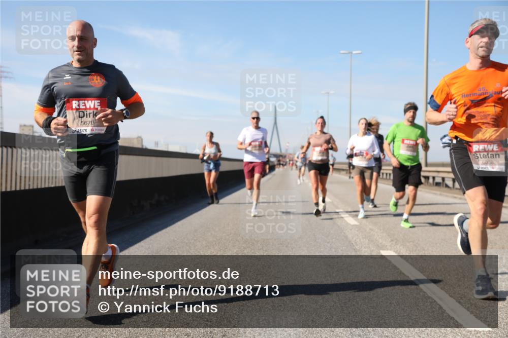 03.10.2025 - Köhlbrandbrückenlauf Yannick Fuchs http://msf.ph/oto/9188713 03.10.2025 11:47:59 Position 3 5670, 45, 6038 meine-sportfotos.de