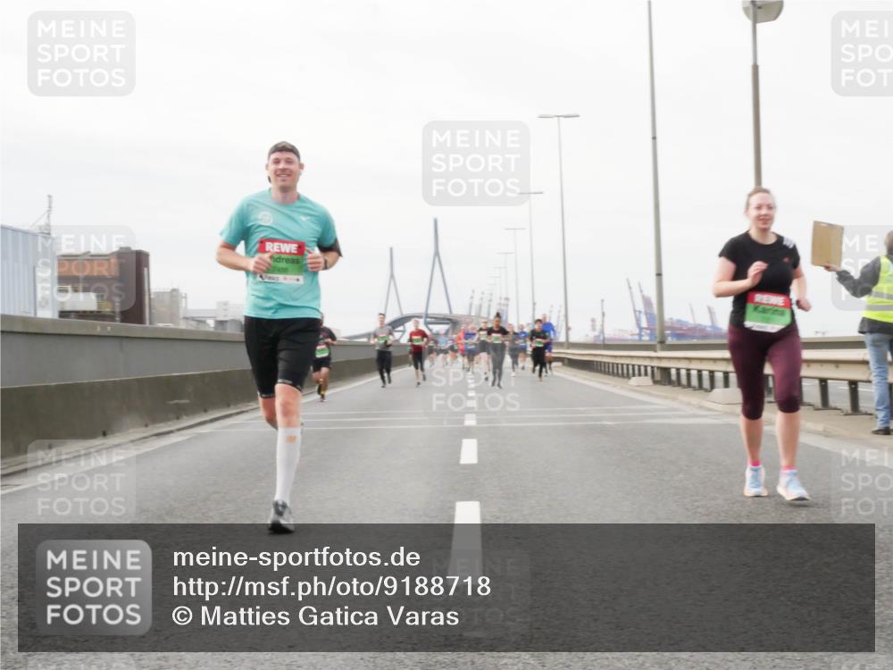 03.10.2025 - Köhlbrandbrückenlauf Matties Gatica Varas http://msf.ph/oto/9188718 03.10.2025 15:55:20 Position 3  meine-sportfotos.de