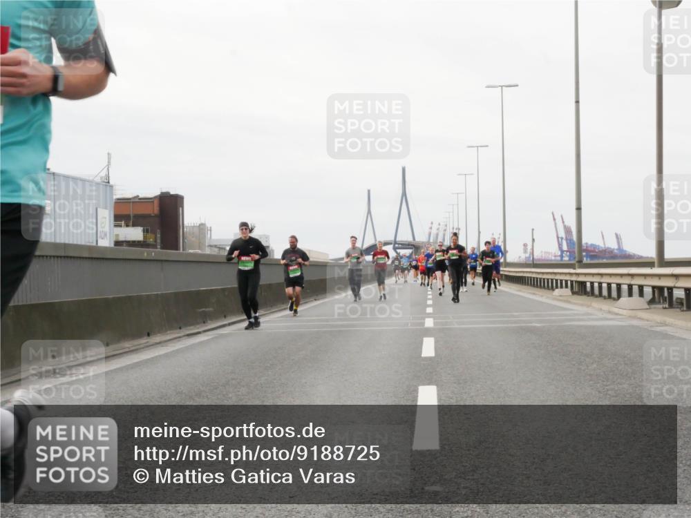03.10.2025 - Köhlbrandbrückenlauf Matties Gatica Varas http://msf.ph/oto/9188725 03.10.2025 15:55:21 Position 3  meine-sportfotos.de