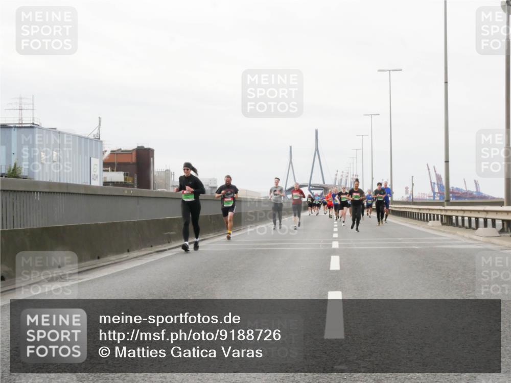 03.10.2025 - Köhlbrandbrückenlauf Matties Gatica Varas http://msf.ph/oto/9188726 03.10.2025 15:55:22 Position 3  meine-sportfotos.de