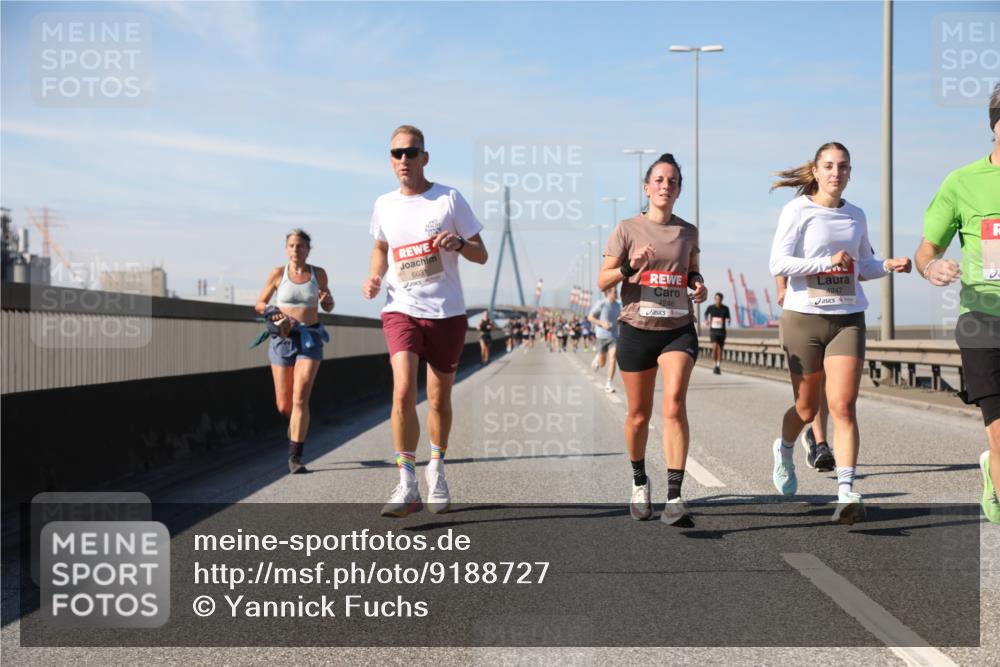03.10.2025 - Köhlbrandbrückenlauf Yannick Fuchs http://msf.ph/oto/9188727 03.10.2025 11:48:00 Position 3 6631, 4246, 4247 meine-sportfotos.de