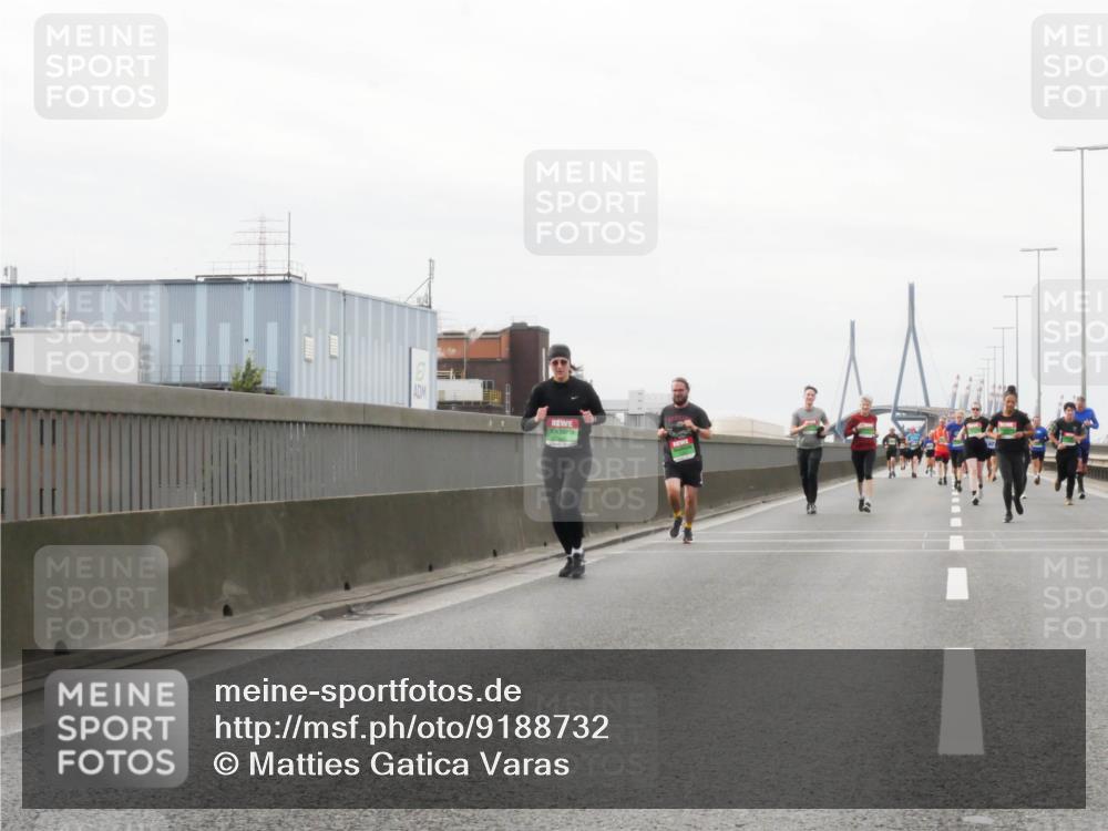 03.10.2025 - Köhlbrandbrückenlauf Matties Gatica Varas http://msf.ph/oto/9188732 03.10.2025 15:55:23 Position 3  meine-sportfotos.de