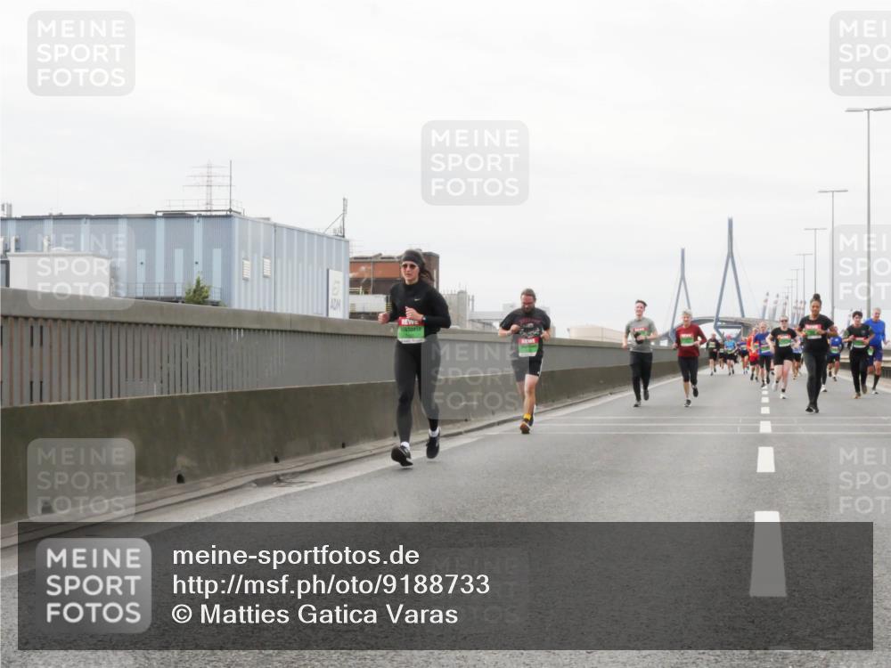 03.10.2025 - Köhlbrandbrückenlauf Matties Gatica Varas http://msf.ph/oto/9188733 03.10.2025 15:55:23 Position 3  meine-sportfotos.de
