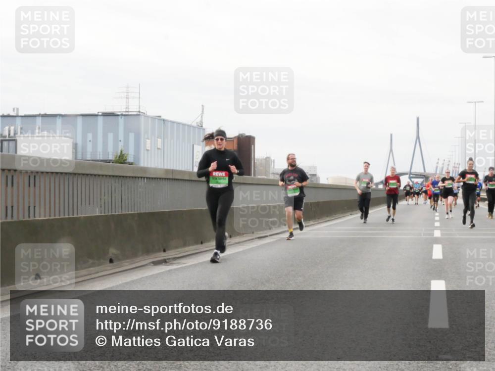 03.10.2025 - Köhlbrandbrückenlauf Matties Gatica Varas http://msf.ph/oto/9188736 03.10.2025 15:55:24 Position 3  meine-sportfotos.de