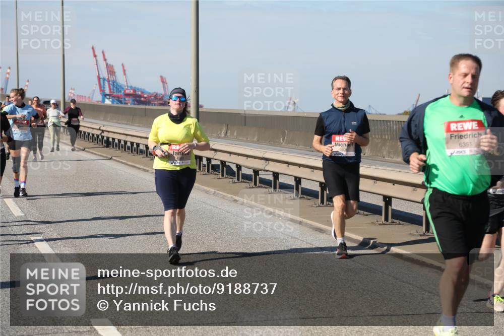 03.10.2025 - Köhlbrandbrückenlauf Yannick Fuchs http://msf.ph/oto/9188737 03.10.2025 12:08:07 Position 3 4985, 5601, 6351 meine-sportfotos.de