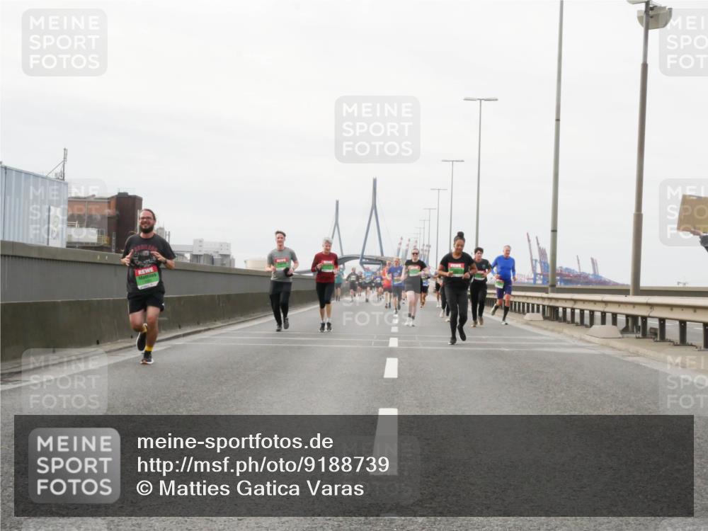 03.10.2025 - Köhlbrandbrückenlauf Matties Gatica Varas http://msf.ph/oto/9188739 03.10.2025 15:55:25 Position 3 114 meine-sportfotos.de