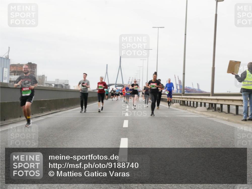03.10.2025 - Köhlbrandbrückenlauf Matties Gatica Varas http://msf.ph/oto/9188740 03.10.2025 15:55:25 Position 3  meine-sportfotos.de