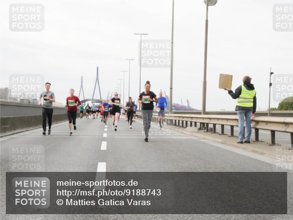 03.10.2025 - Köhlbrandbrückenlauf Matties Gatica Varas http://msf.ph/oto/9188743 03.10.2025 15:55:26 Position 3  meine-sportfotos.de