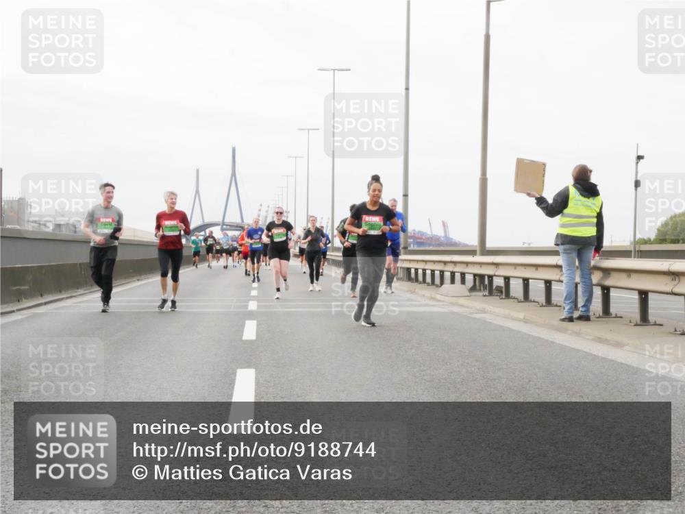 03.10.2025 - Köhlbrandbrückenlauf Matties Gatica Varas http://msf.ph/oto/9188744 03.10.2025 15:55:26 Position 3  meine-sportfotos.de