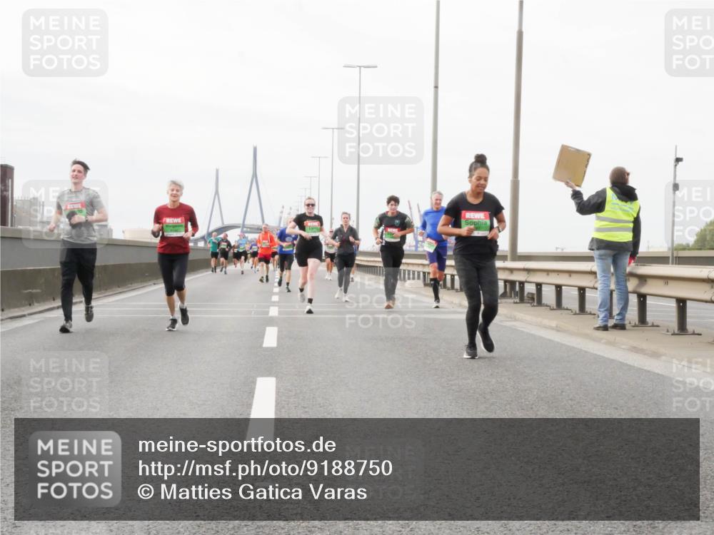 03.10.2025 - Köhlbrandbrückenlauf Matties Gatica Varas http://msf.ph/oto/9188750 03.10.2025 15:55:27 Position 3  meine-sportfotos.de