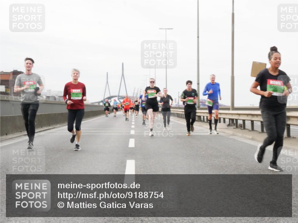 03.10.2025 - Köhlbrandbrückenlauf Matties Gatica Varas http://msf.ph/oto/9188754 03.10.2025 15:55:28 Position 3  meine-sportfotos.de