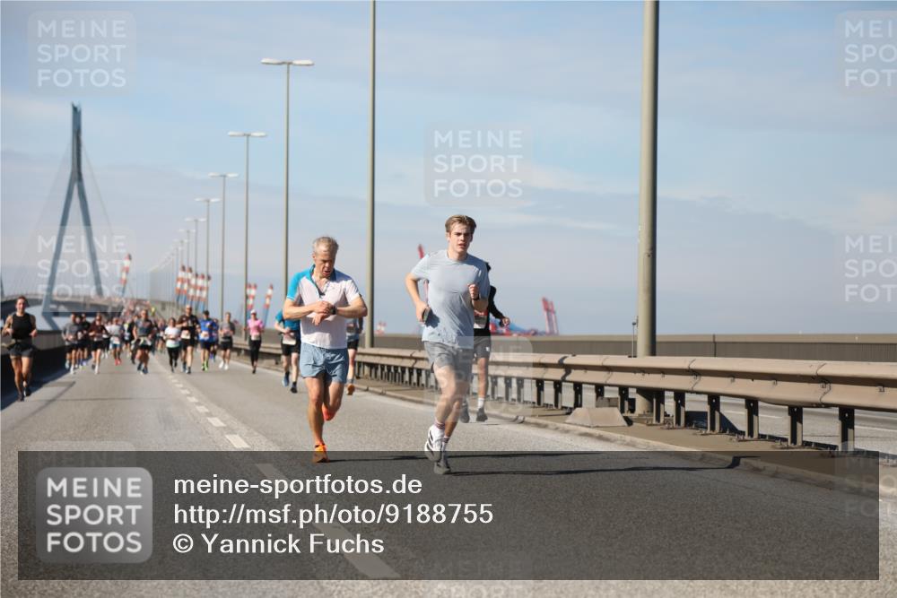 03.10.2025 - Köhlbrandbrückenlauf Yannick Fuchs http://msf.ph/oto/9188755 03.10.2025 11:48:03 Position 3  meine-sportfotos.de
