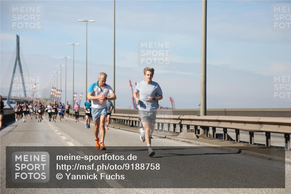 03.10.2025 - Köhlbrandbrückenlauf Yannick Fuchs http://msf.ph/oto/9188758 03.10.2025 11:48:03 Position 3  meine-sportfotos.de
