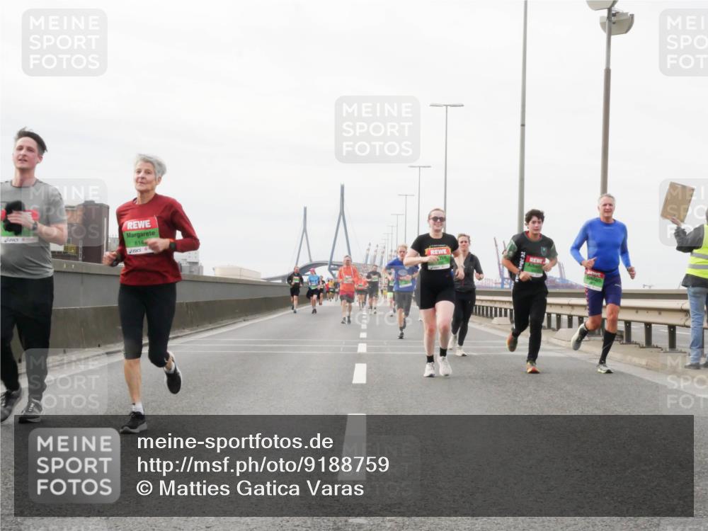 03.10.2025 - Köhlbrandbrückenlauf Matties Gatica Varas http://msf.ph/oto/9188759 03.10.2025 15:55:29 Position 3 814 meine-sportfotos.de